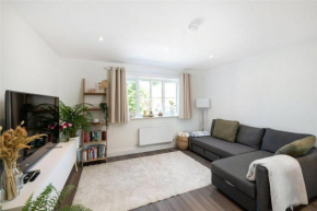 2 Bedroom 2 Bathrooms Parking Electric Charger Juliet Balcony Close to Reigate Station Centre - 2230
